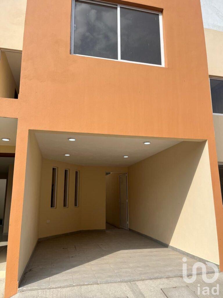 Se vende casa en desarrollo los reyes la paz