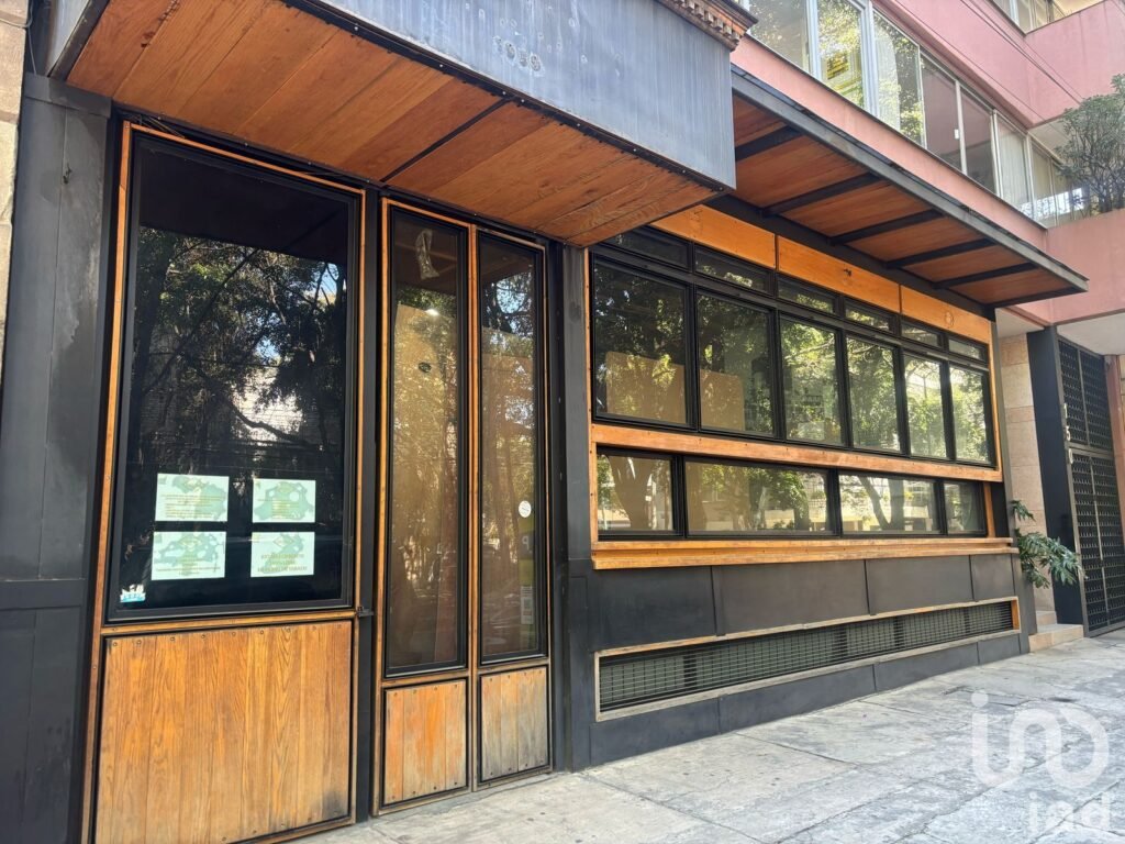 Se renta local comercial con uso de suelo amplio en Campos Eliseos