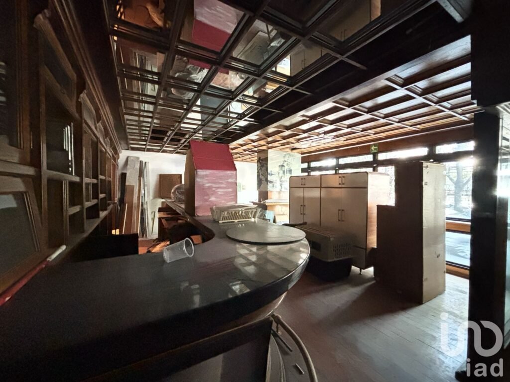 Se renta local comercial con uso de suelo amplio en Campos Eliseos