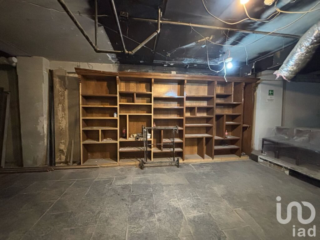 Se renta local comercial con uso de suelo amplio en Campos Eliseos