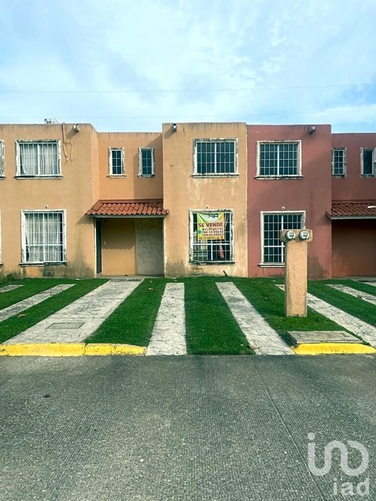 EXCELENTE CASA EN VENTA EN FRACCIONAMIENTO PRIVADO, VILLA TULIPANES, ACAPULCO DE JUÁREZ, GUERRERO