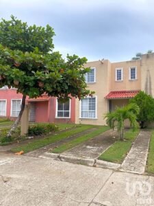 EXCELENTE CASA EN VENTA EN FRACCIONAMIENTO PRIVADO, VILLA TULIPANES, ACAPULCO DE JUÁREZ, GUERRERO