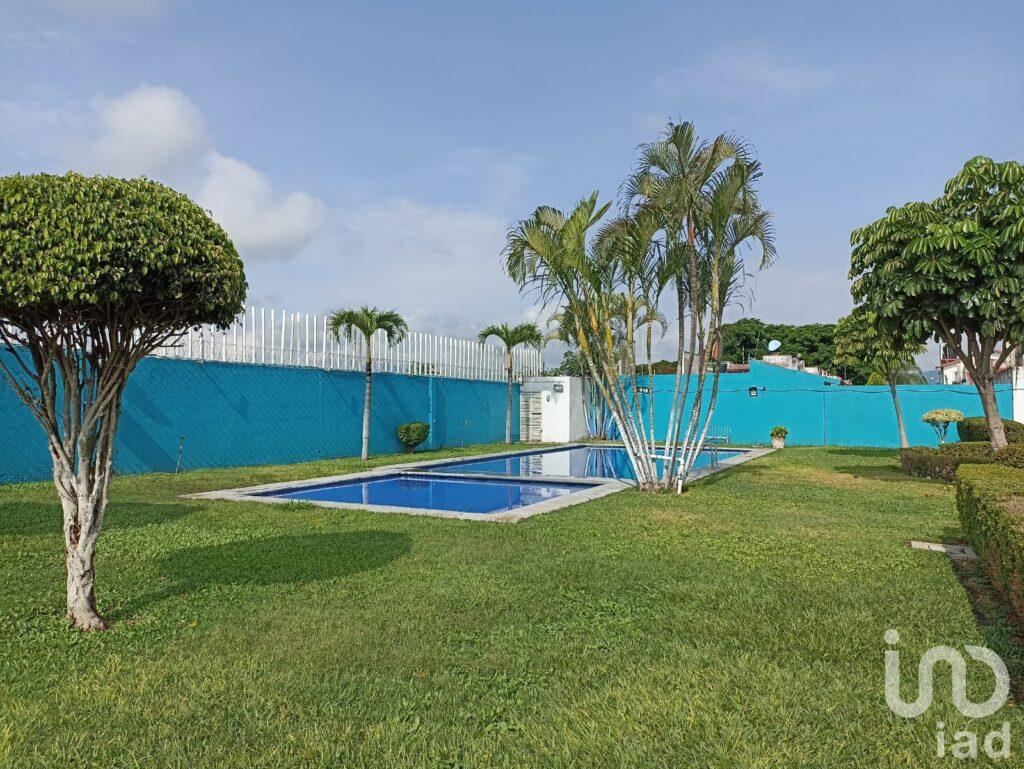 CASA EN VENTA CON ALBERCA FRACC LA MORENA, YAUTEPEC