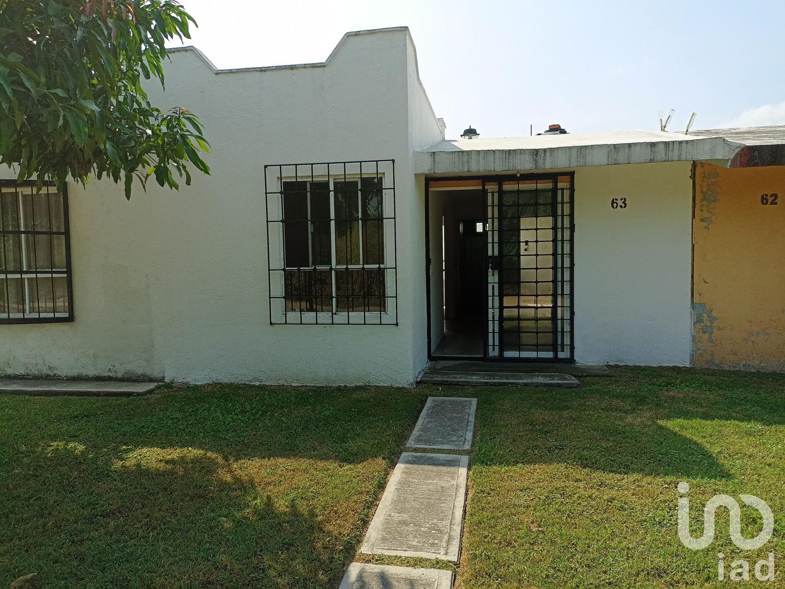 CASA EN VENTA CON ALBERCA FRACC LA MORENA, YAUTEPEC