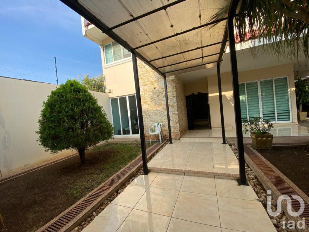 CASA  EN VENTA EN RESIDENCIAL LAURELES