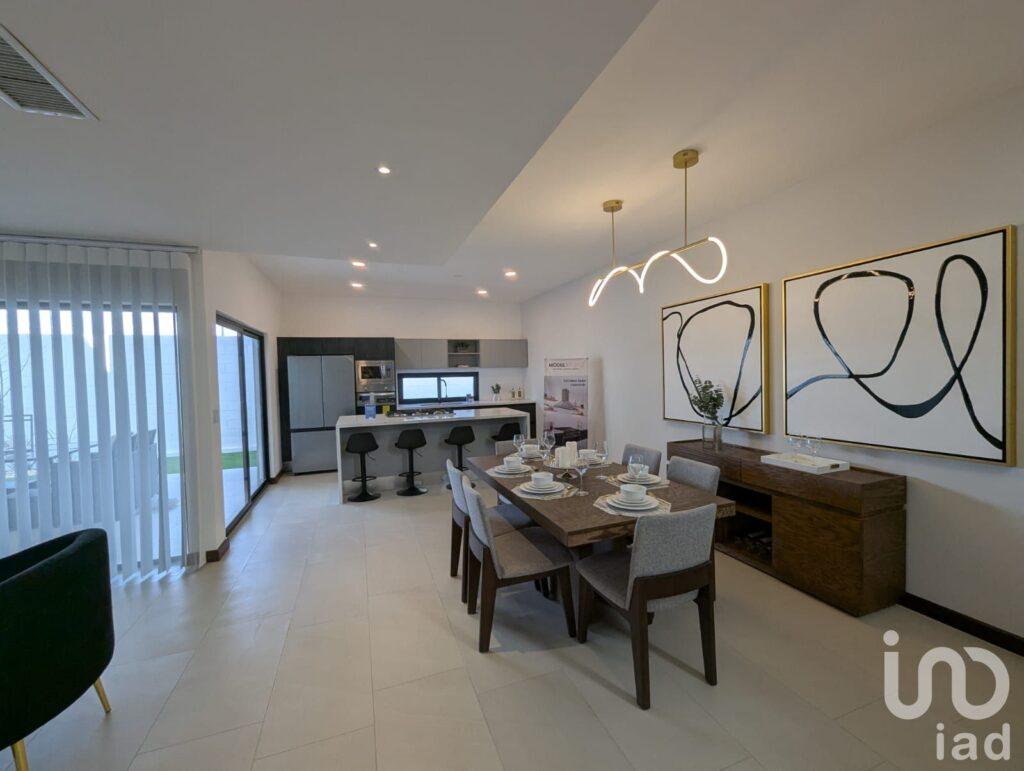 Casa con Casa Club en Venta Zona Ejercito y Torres