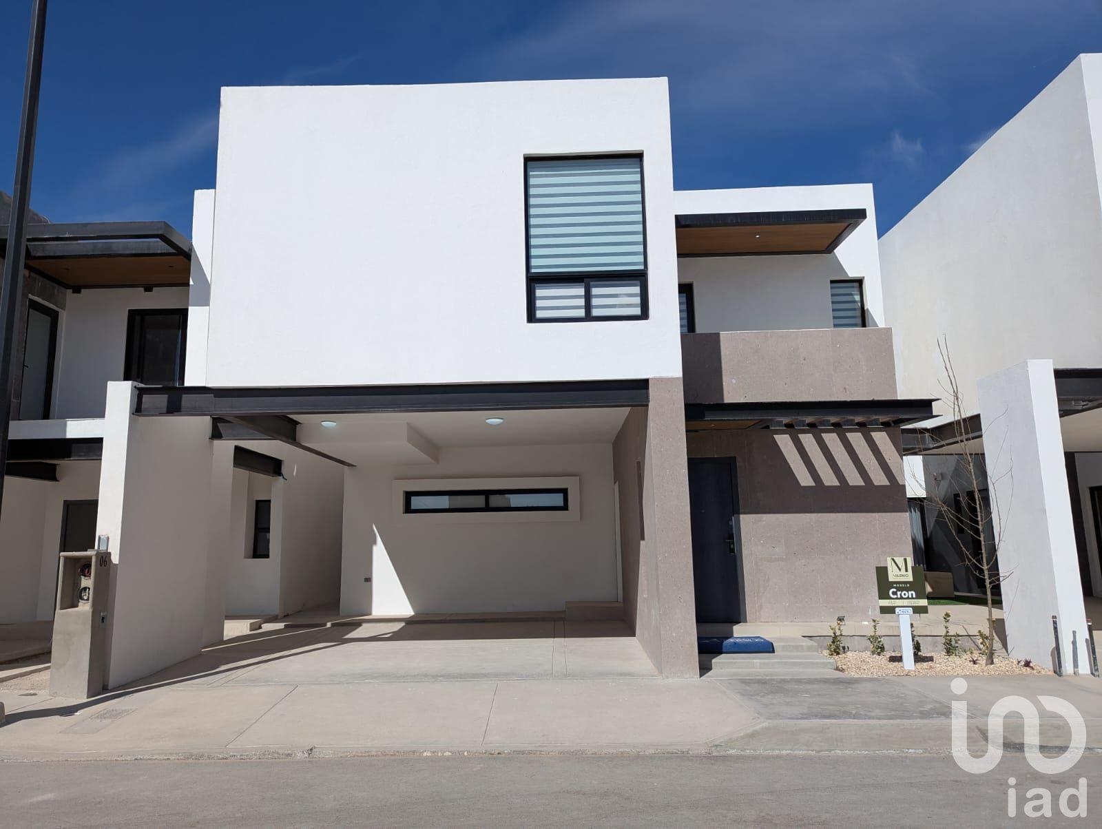 Casa con Casa Club en Venta Zona Ejercito y Torres