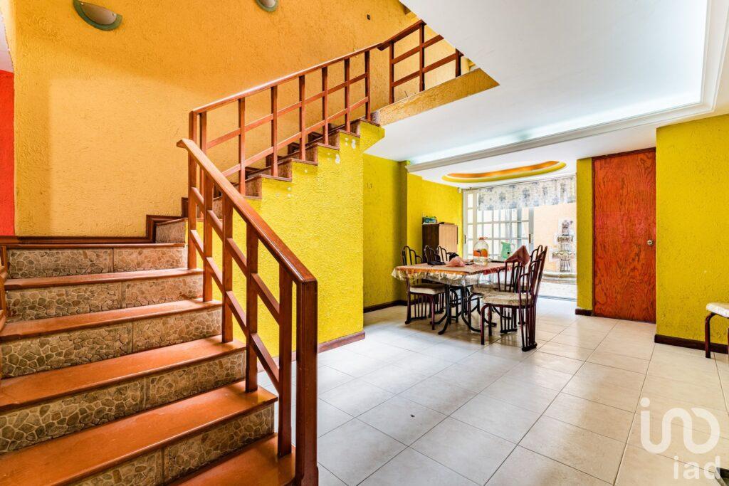 VENDO CASA EN VALLE DORADO