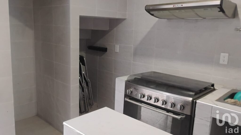 CASA EN RENTA CON HABITACION DE PLANTA BAJA EN PACHUCA