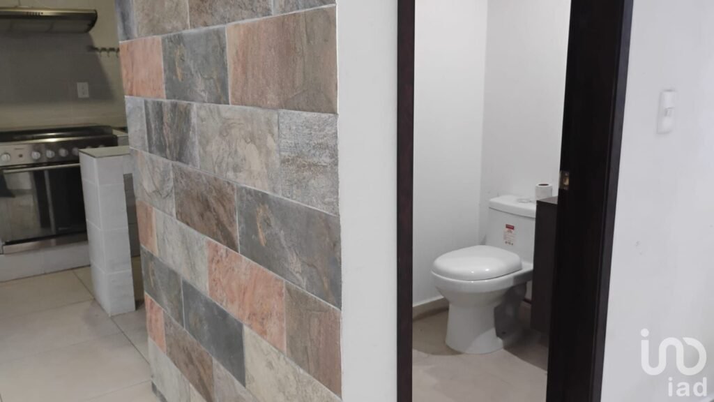 CASA EN RENTA CON HABITACION DE PLANTA BAJA EN PACHUCA