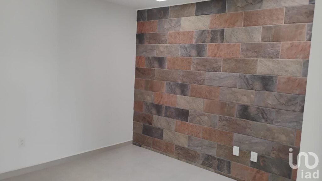 CASA EN RENTA CON HABITACION DE PLANTA BAJA EN PACHUCA