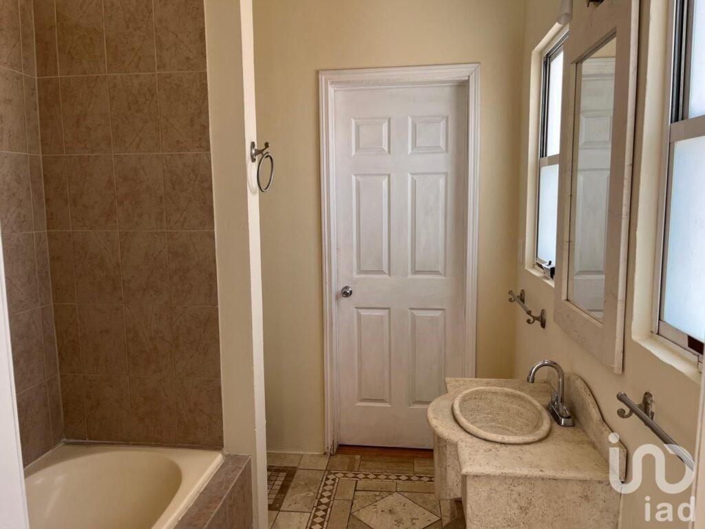 Venta de casa y 3 departamentos en Chipilo, Puebla