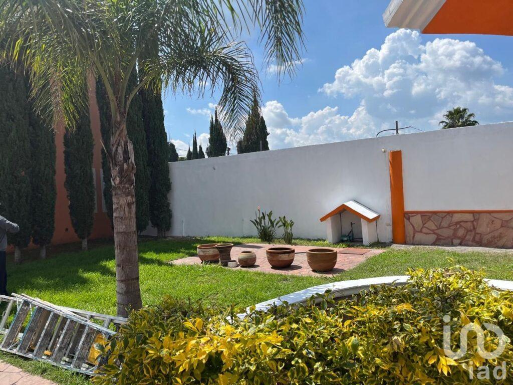 Venta de casa y 3 departamentos en Chipilo, Puebla