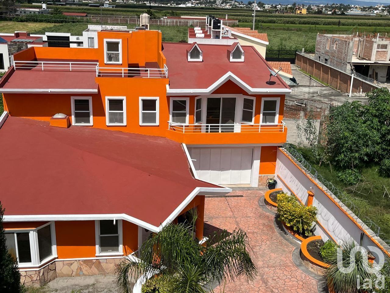 Venta de casa y 3 departamentos en Chipilo, Puebla