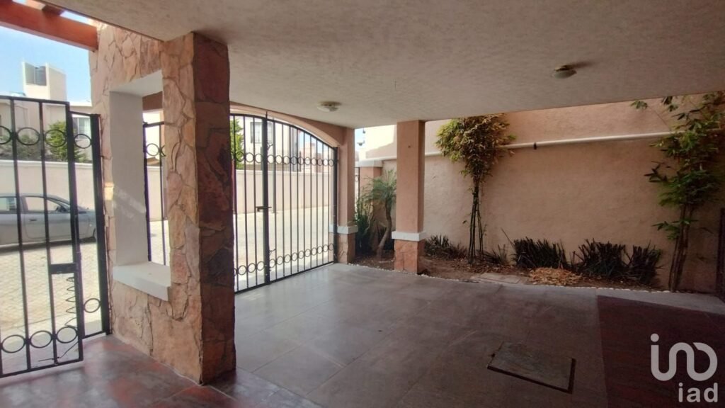 CASA EN VENTA EN FRACCIONAMIENTO ESMERALDA ,ZEMPOALA,HGO.