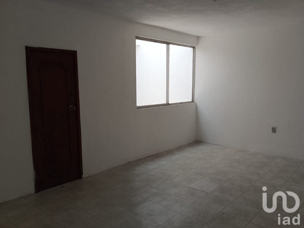 Gran oportunidad. Se vende espaciosa casa.