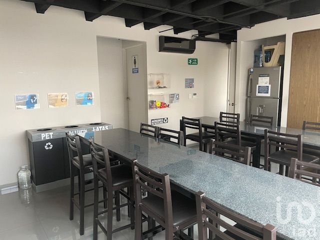 VENTA DE OFICINAS EN LA CALLE DE OSO PISO COMPLETO (PARA CO-WORKING)