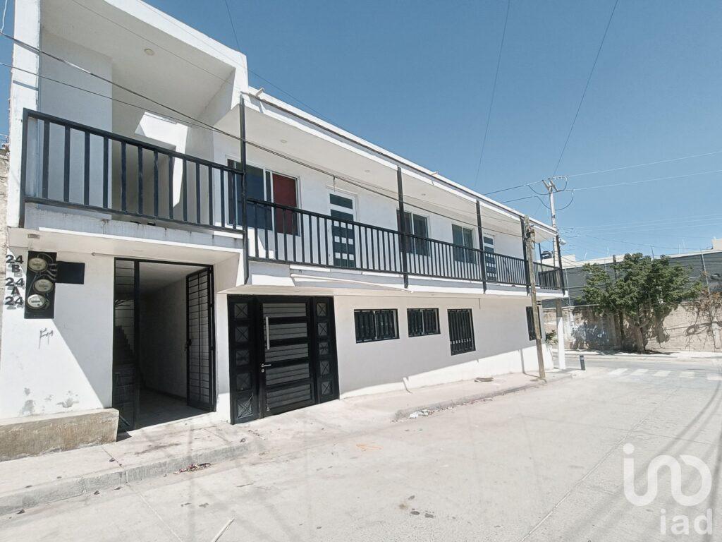 Conjunto de casa y departamentos en venta en Jardines de Santa Ana, Zapopan, Jalisco