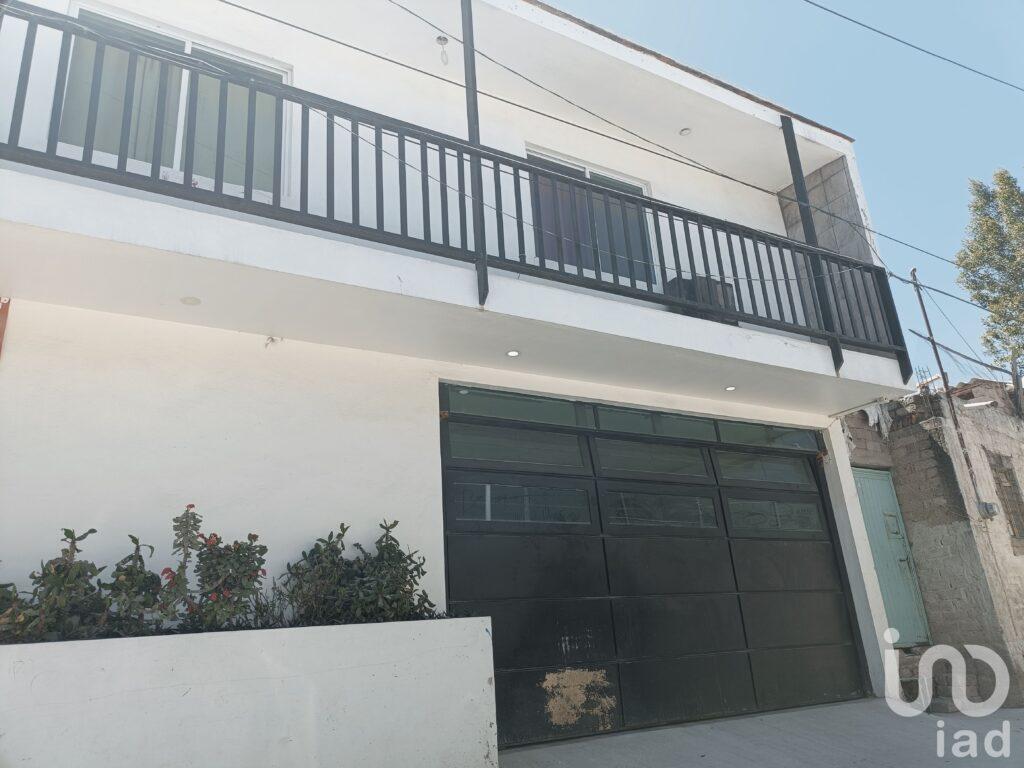 Conjunto de casa y departamentos en venta en Jardines de Santa Ana, Zapopan, Jalisco