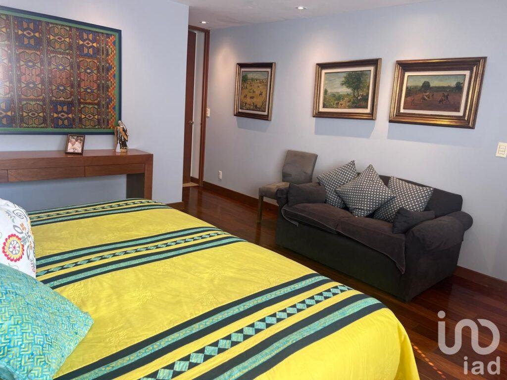 OPORTUNIDAD VENDO PRECIOSA RESIDENCIA TECAMACHALCO COMPLETAMENTE REMODELADA