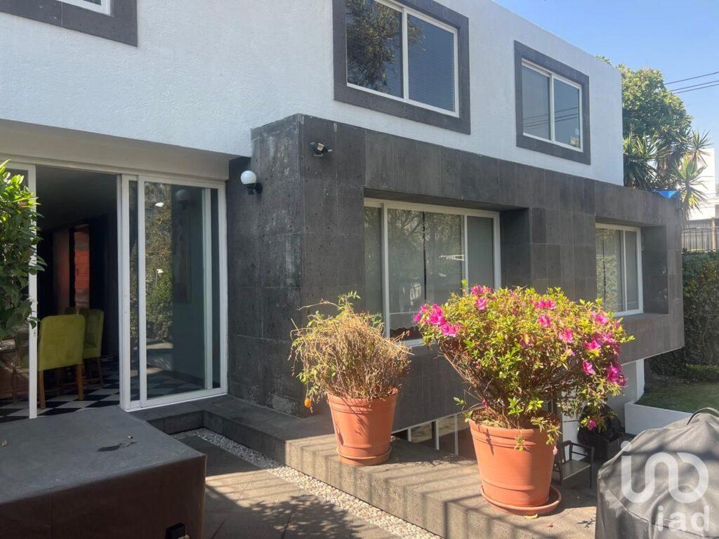 OPORTUNIDAD VENDO PRECIOSA RESIDENCIA TECAMACHALCO COMPLETAMENTE REMODELADA