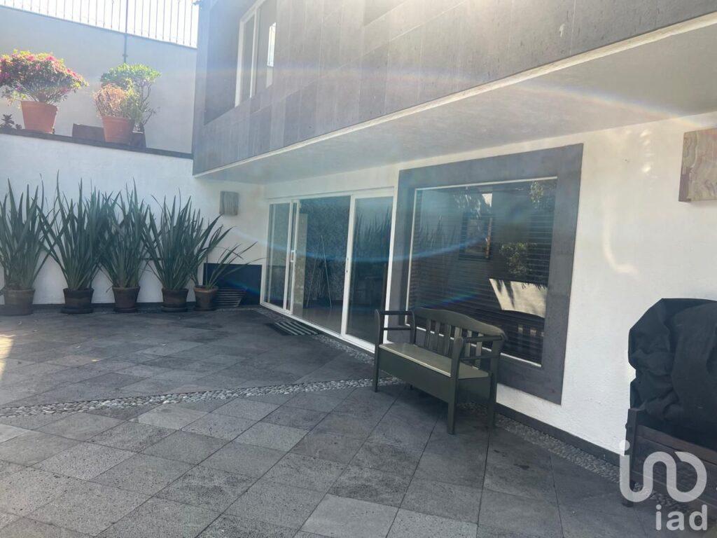 OPORTUNIDAD VENDO PRECIOSA RESIDENCIA TECAMACHALCO COMPLETAMENTE REMODELADA