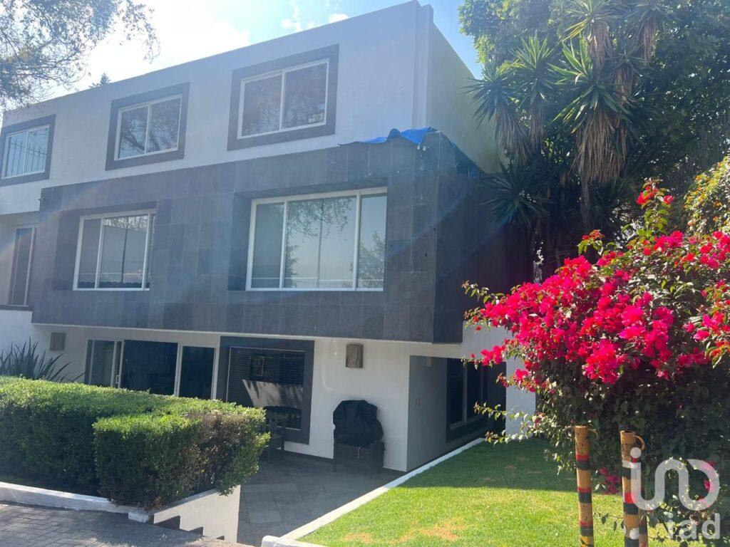 OPORTUNIDAD VENDO PRECIOSA RESIDENCIA TECAMACHALCO COMPLETAMENTE REMODELADA