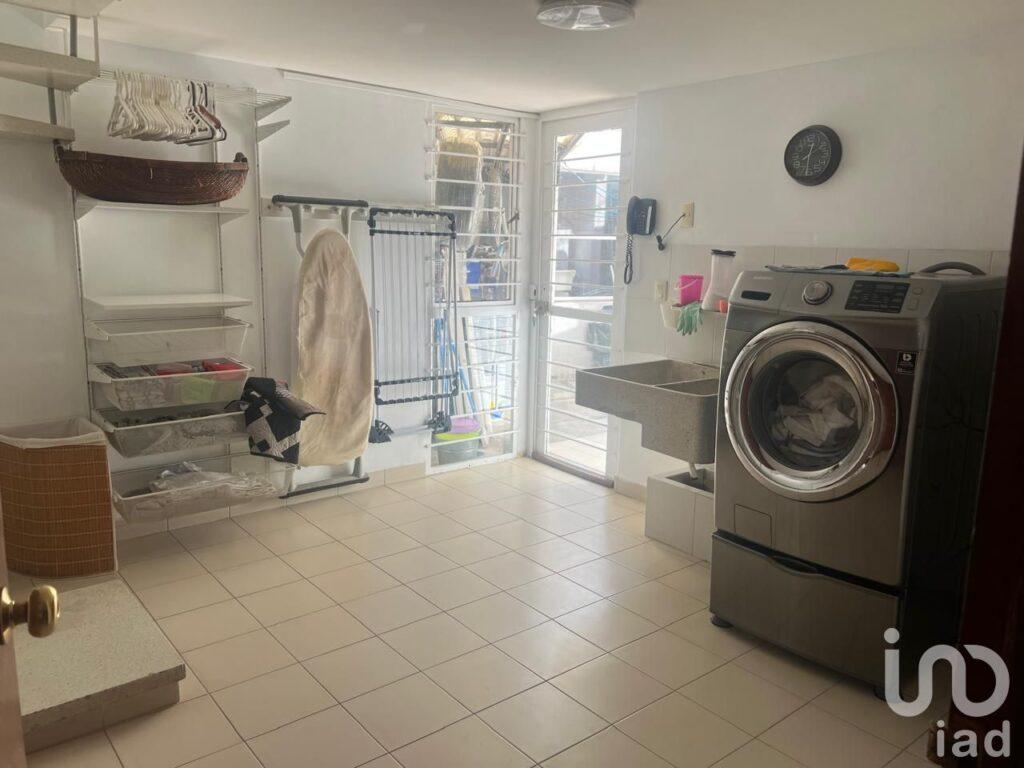 OPORTUNIDAD VENDO PRECIOSA RESIDENCIA TECAMACHALCO COMPLETAMENTE REMODELADA