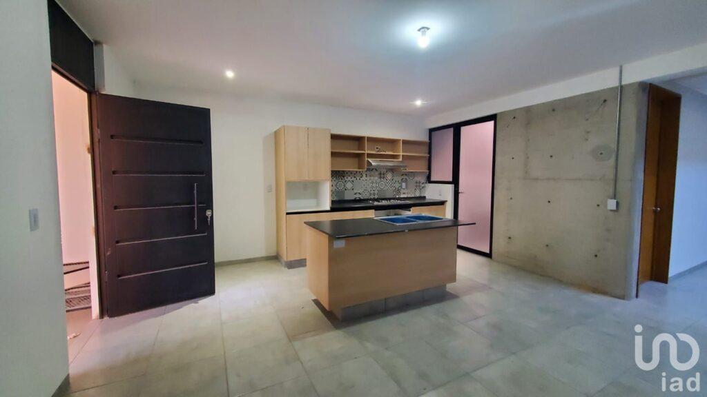 VENTA DE CASA,  CON 2 DEPARTAMENTOS  EN LOS ARCOS, IRAPUATO, GTO.