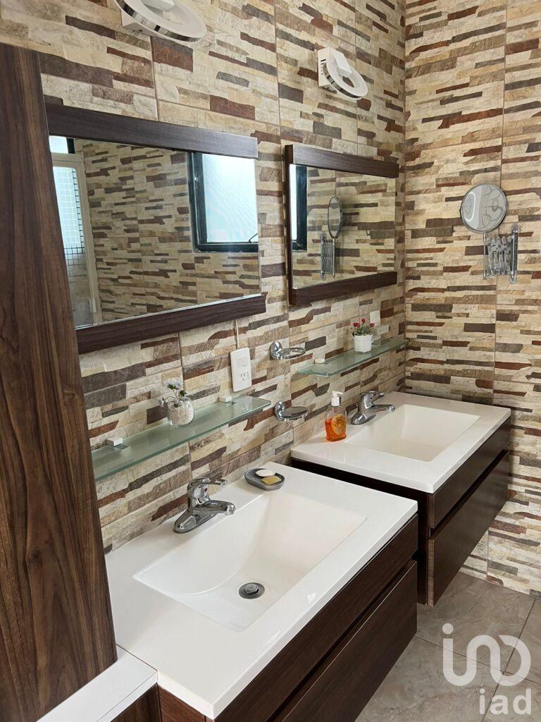 VENDO, ESPECTACULAR RESIDENCIA EN FRACCIONAMIENTO CLUB DE GOLF SANTA FE,