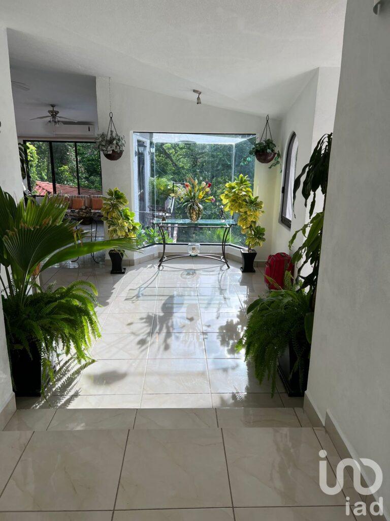 VENDO, ESPECTACULAR RESIDENCIA EN FRACCIONAMIENTO CLUB DE GOLF SANTA FE,