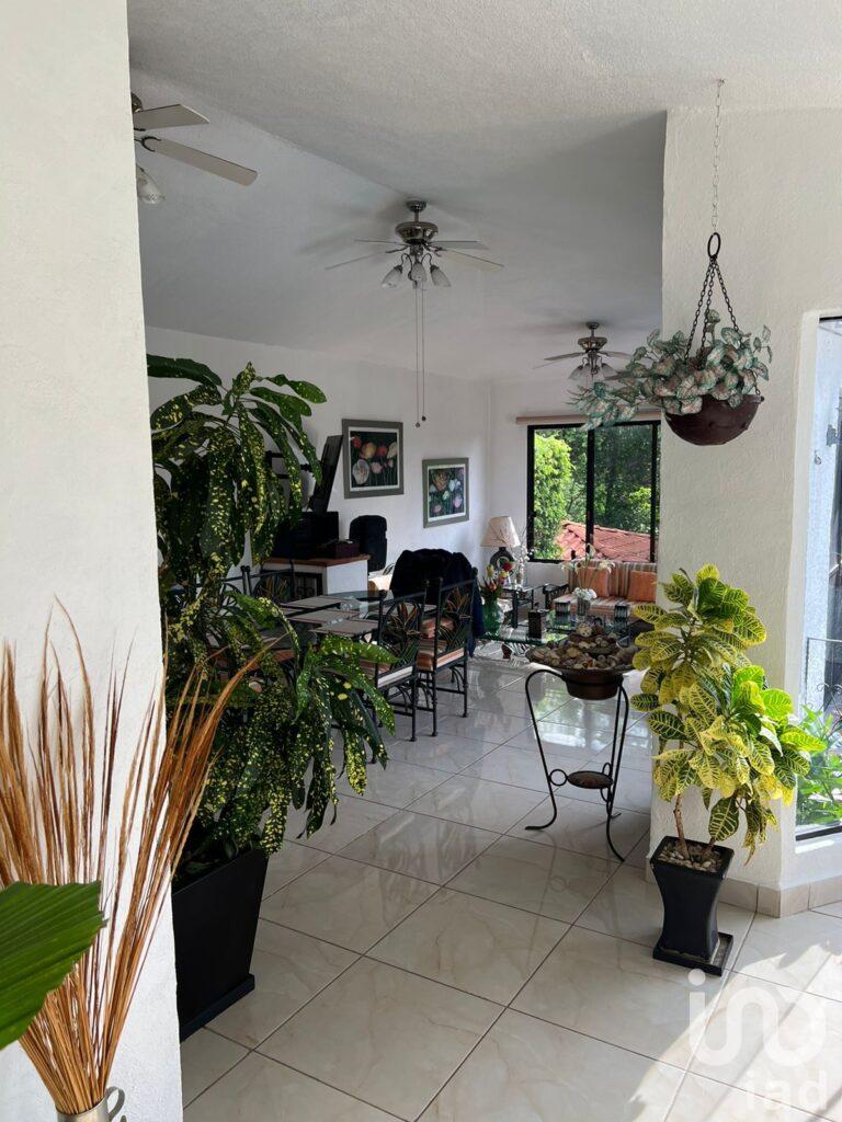 VENDO, ESPECTACULAR RESIDENCIA EN FRACCIONAMIENTO CLUB DE GOLF SANTA FE,