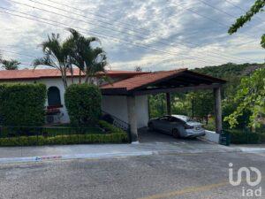 VENDO, ESPECTACULAR RESIDENCIA EN FRACCIONAMIENTO CLUB DE GOLF SANTA FE,