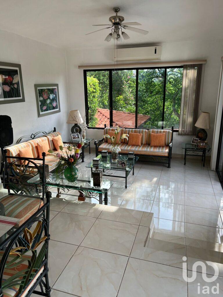 VENDO, ESPECTACULAR RESIDENCIA EN FRACCIONAMIENTO CLUB DE GOLF SANTA FE,