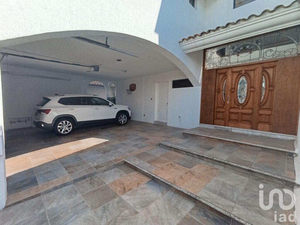 Venta de Residencia en Fraccionamiento Campestre el Paraíso