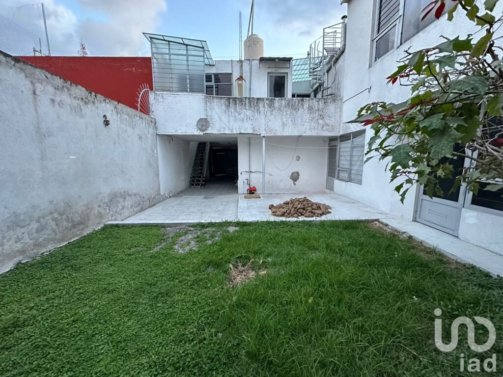 Casa en venta en Colonia Resurgimiento 6 habitaciones