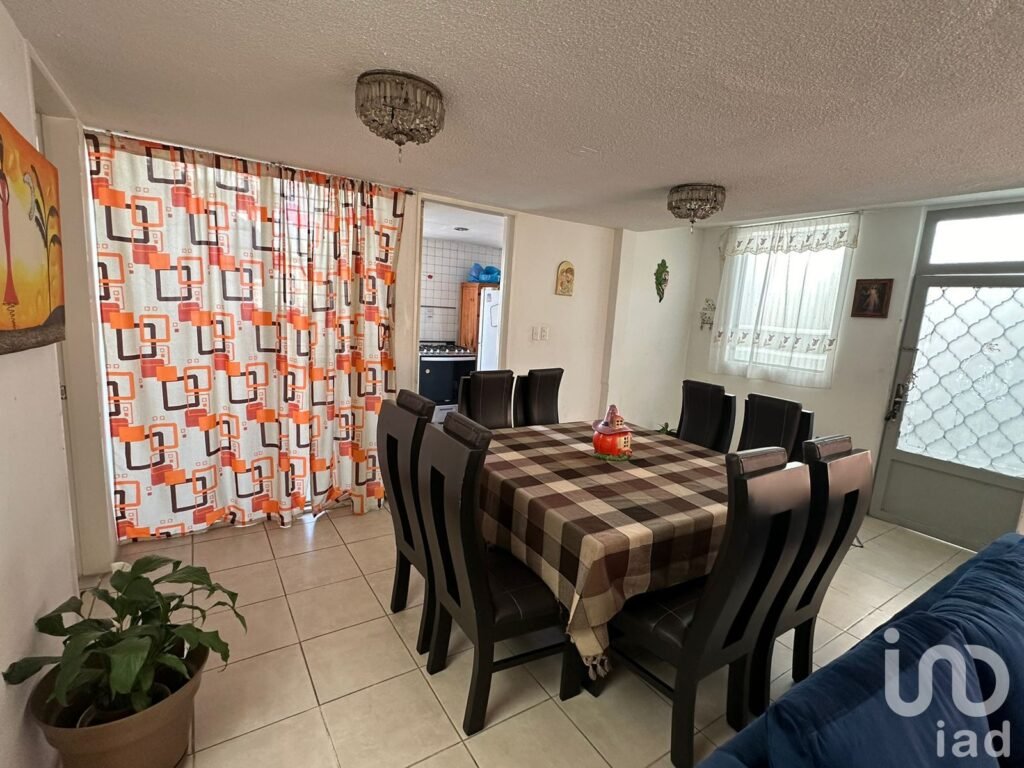 Casa en venta en Colonia Resurgimiento 6 habitaciones