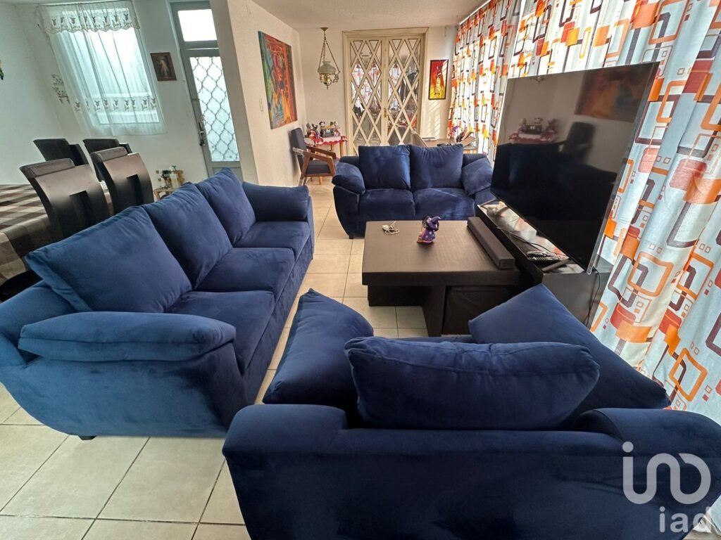 Casa en venta en Colonia Resurgimiento 6 habitaciones