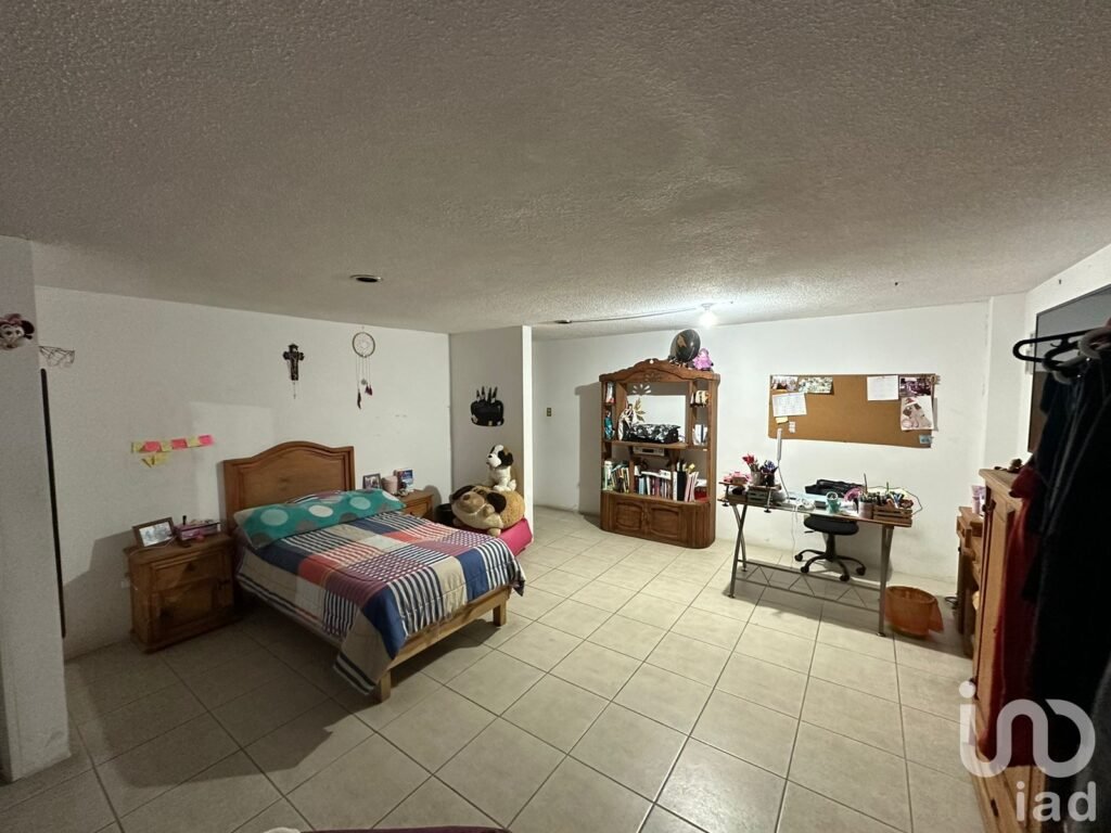 Casa en venta en Colonia Resurgimiento 6 habitaciones