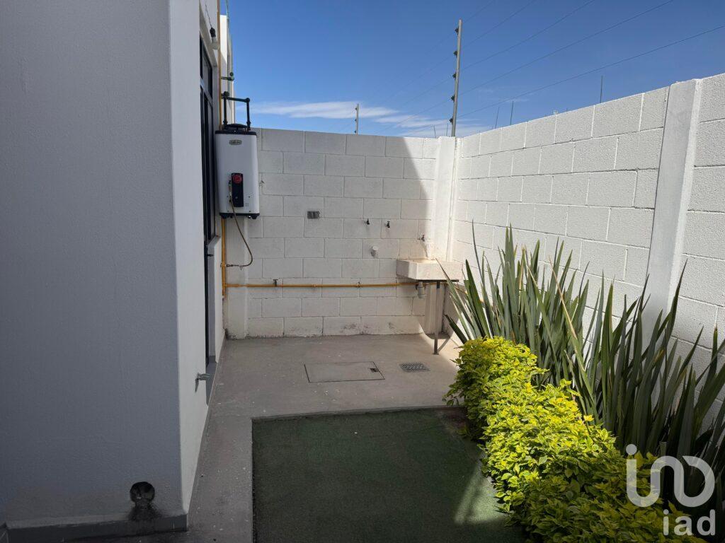 Casa en Venta en Villa de Pozos en privada desde $1,877,000