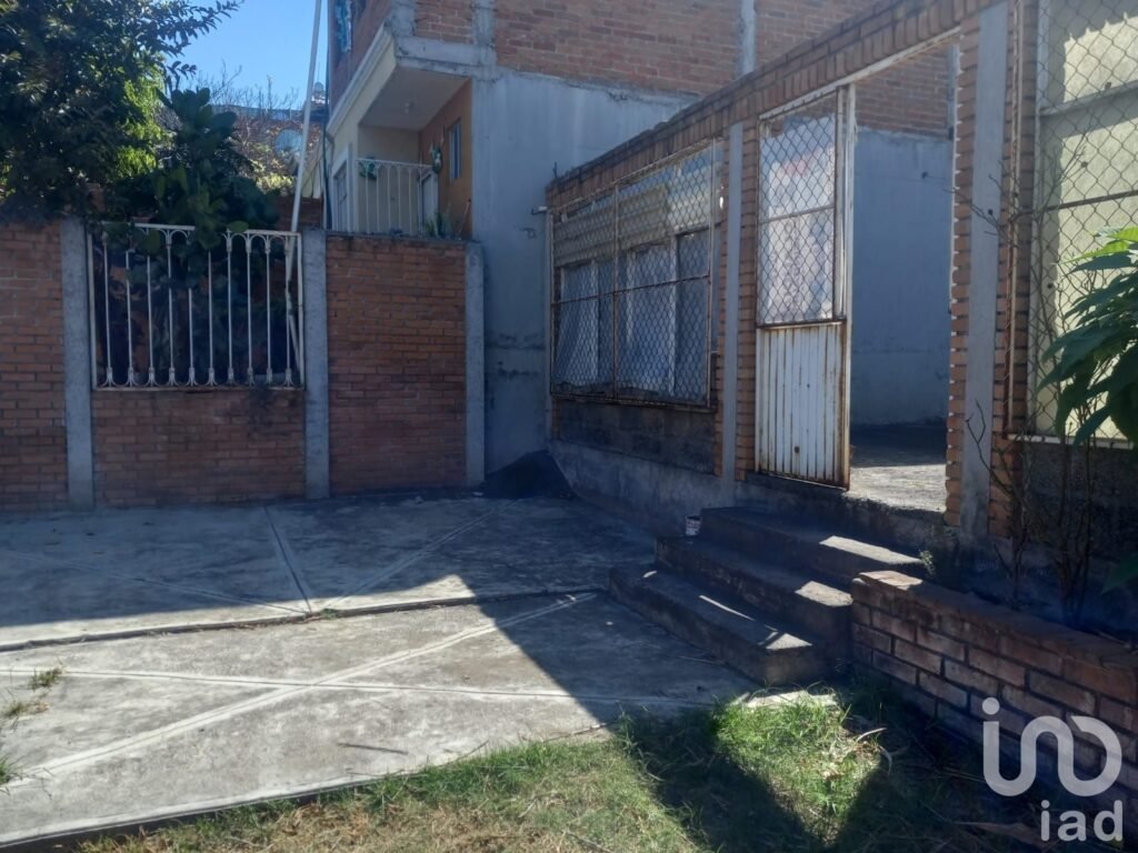 SE RENTA TERRENO EN LAS PALMAS CERCA DEL TREBOL EXCELENTE PARA SALON O RESTAURANTE