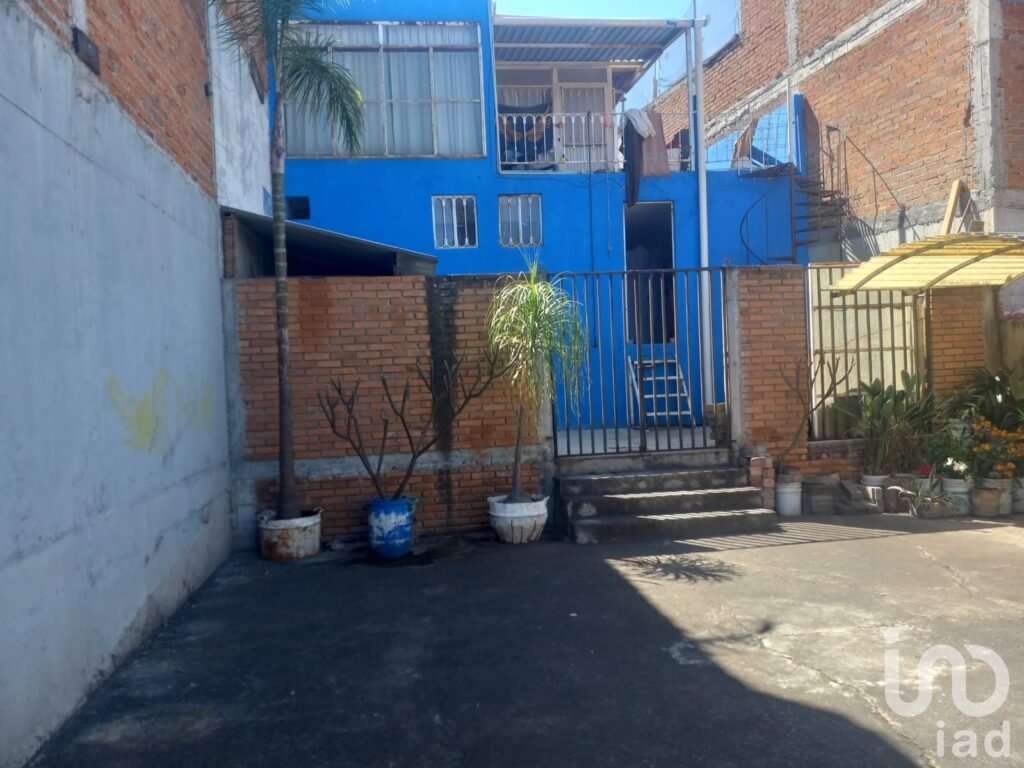 SE RENTA TERRENO EN LAS PALMAS CERCA DEL TREBOL EXCELENTE PARA SALON O RESTAURANTE