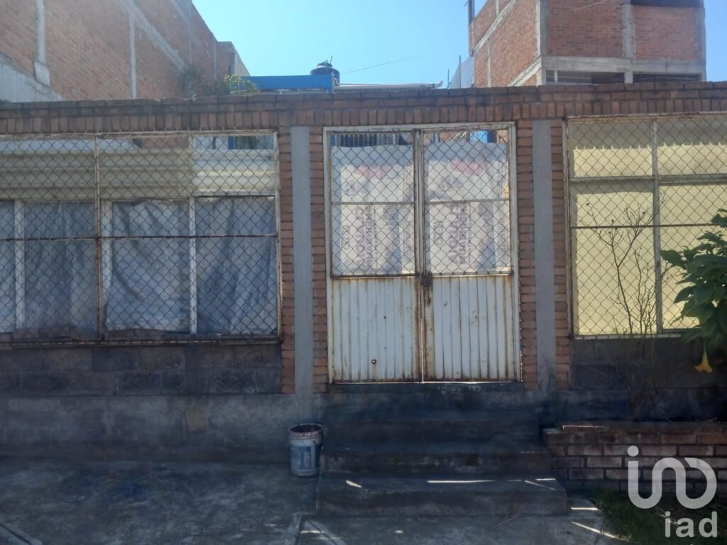 SE RENTA TERRENO EN LAS PALMAS CERCA DEL TREBOL EXCELENTE PARA SALON O RESTAURANTE