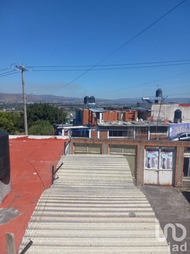 SE RENTA TERRENO EN LAS PALMAS CERCA DEL TREBOL EXCELENTE PARA SALON O RESTAURANTE