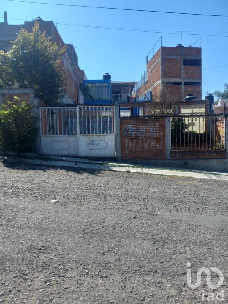 SE RENTA TERRENO EN LAS PALMAS CERCA DEL TREBOL EXCELENTE PARA SALON O RESTAURANTE