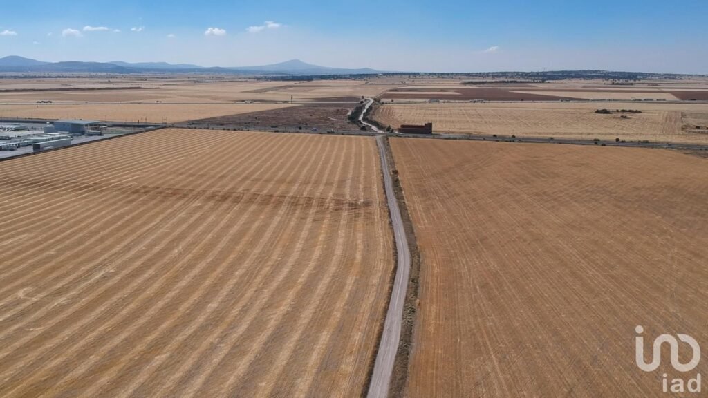 TERRENO A PIE DE CARRETERA A 20 MINUTOS DE PACHUCA