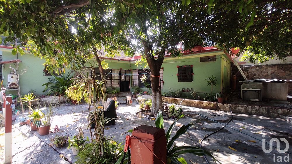 Casa en venta, amplio terreno con arboles frutales, zona centro en Puente de Ixtla Morelos.