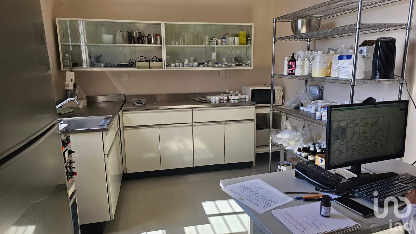 Edificio Corporativo de Vanguardia – Espacios Luminosos y Eficiencia Energética