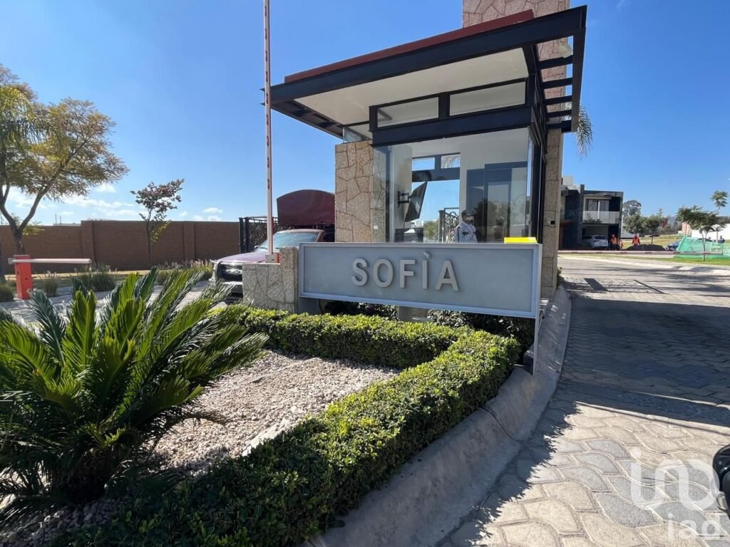 TERRENO EN ESQUINA  EN PARQUE SOFIA LOMAS DE ANGELOPOLIS