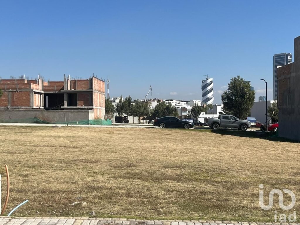 TERRENO EN ESQUINA  EN PARQUE SOFIA LOMAS DE ANGELOPOLIS